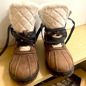 Women’s Land’s End Sherpa Lined Lace Up Snow Boots, size 8